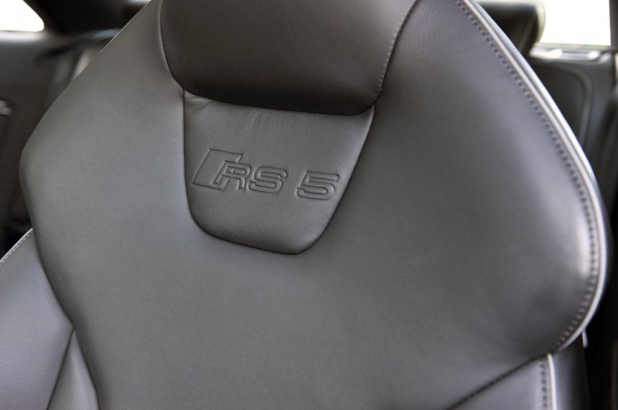 Детали интерьера Audi RS5 Coupe 2012 года  (NA) (фото 44 из 104)